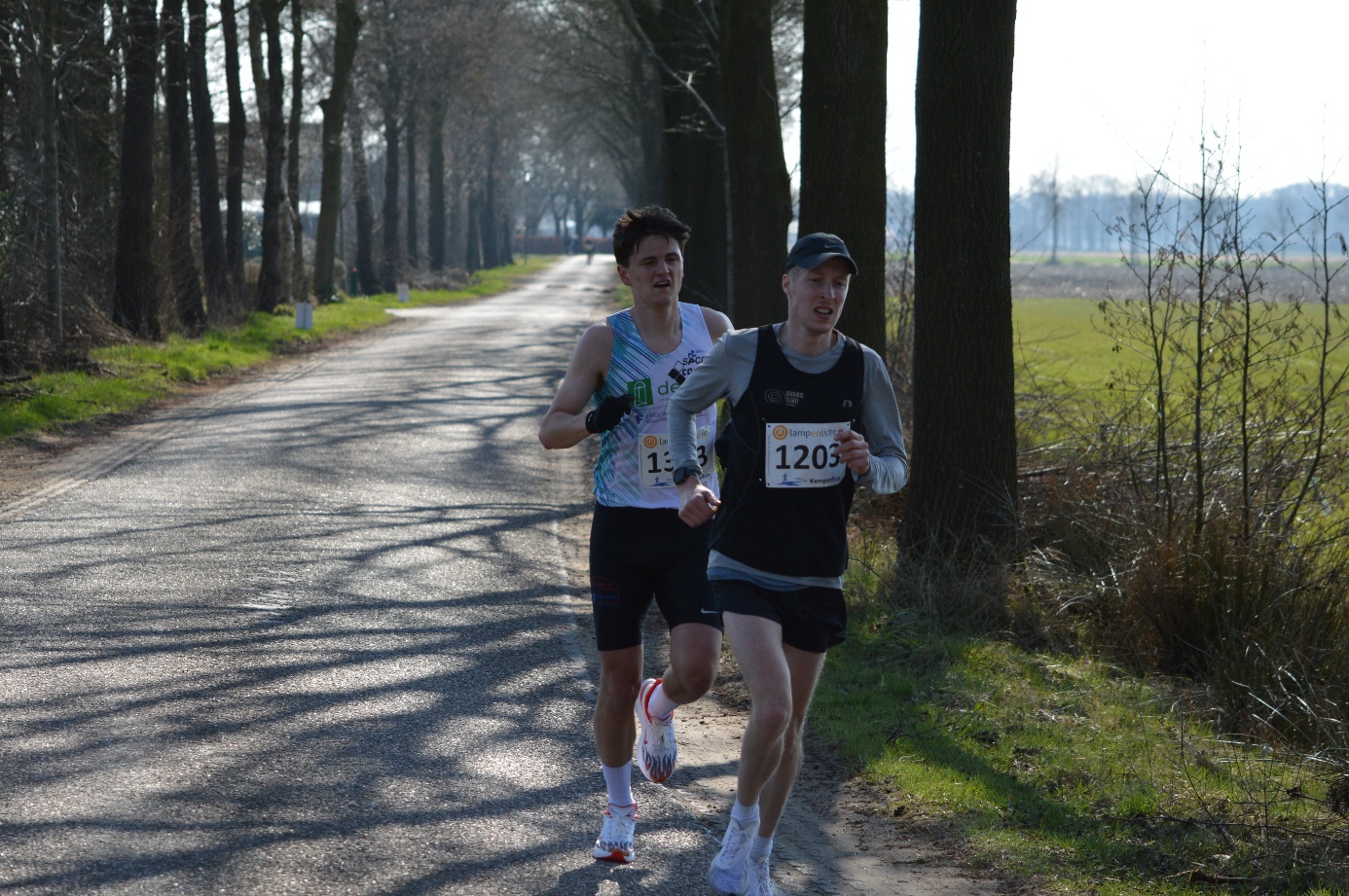 Afbeelding met buitenshuis, boom, persoon, gras

Door AI gegenereerde inhoud is mogelijk onjuist.