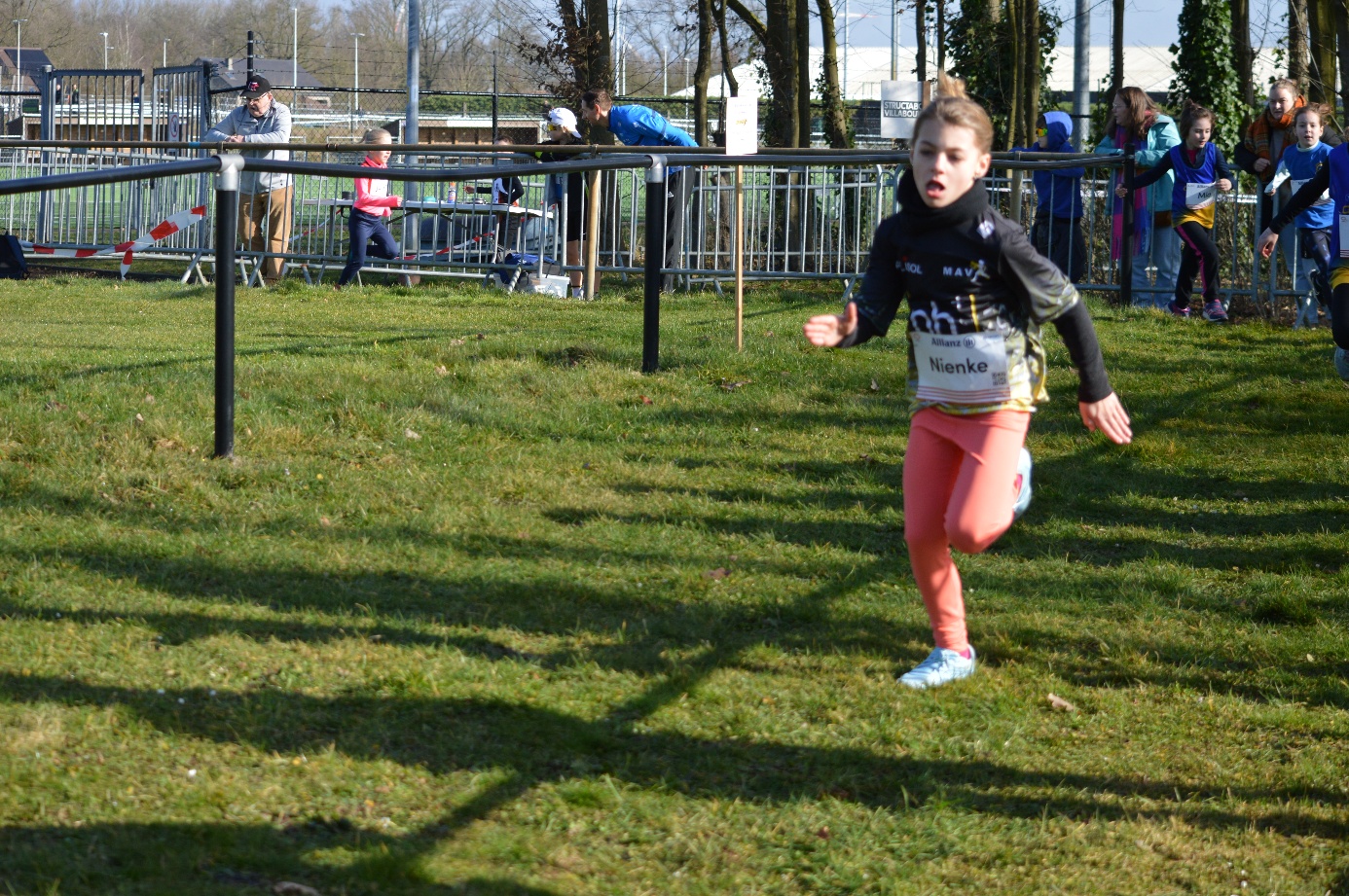 Afbeelding met buitenshuis, gras, sport, persoon

Door AI gegenereerde inhoud is mogelijk onjuist.