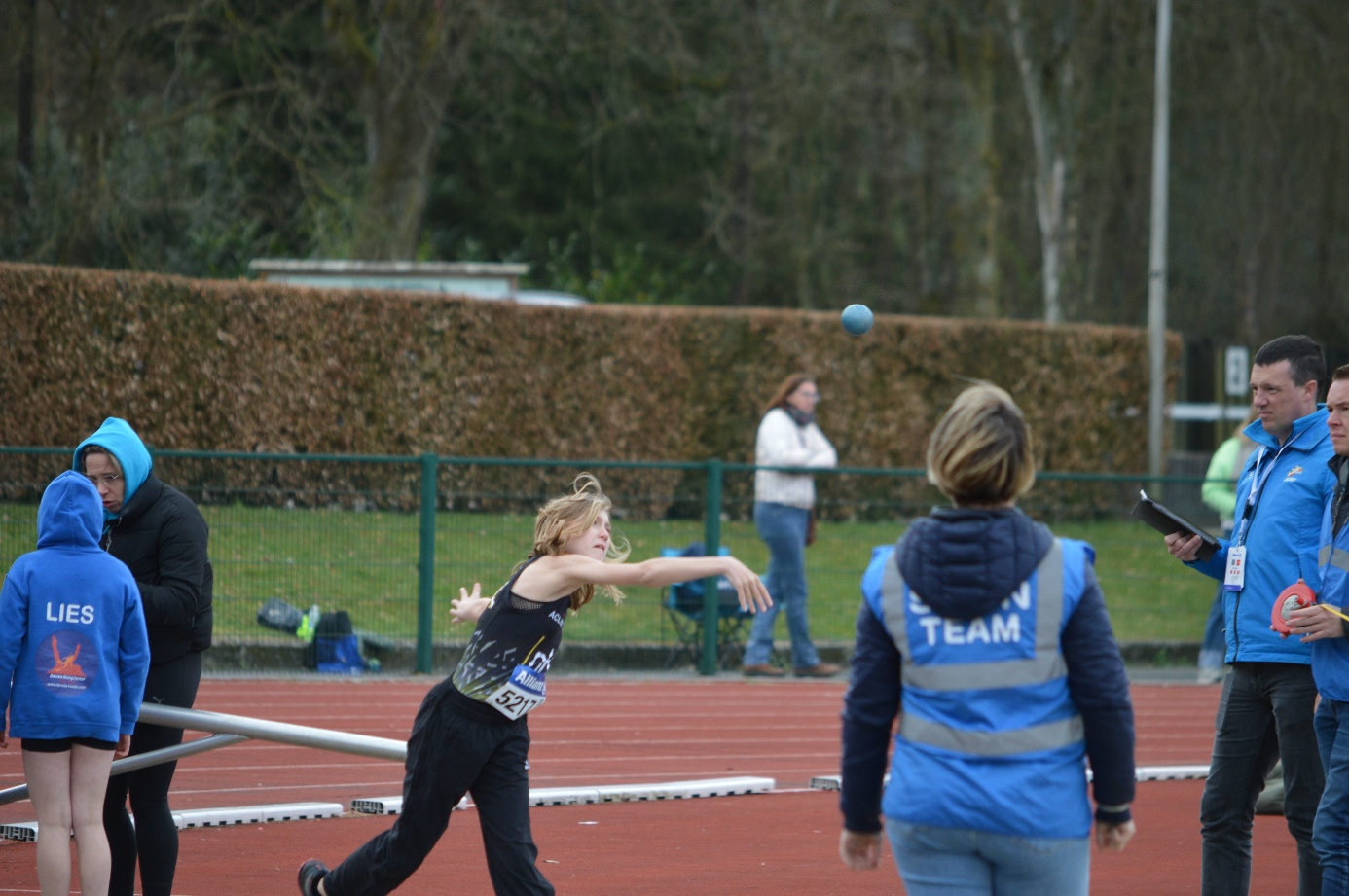 Afbeelding met buitenshuis, persoon, atletiek, sport

Door AI gegenereerde inhoud is mogelijk onjuist.