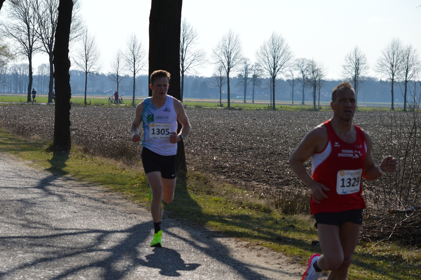 Afbeelding met buitenshuis, persoon, gras, sport

Door AI gegenereerde inhoud is mogelijk onjuist.