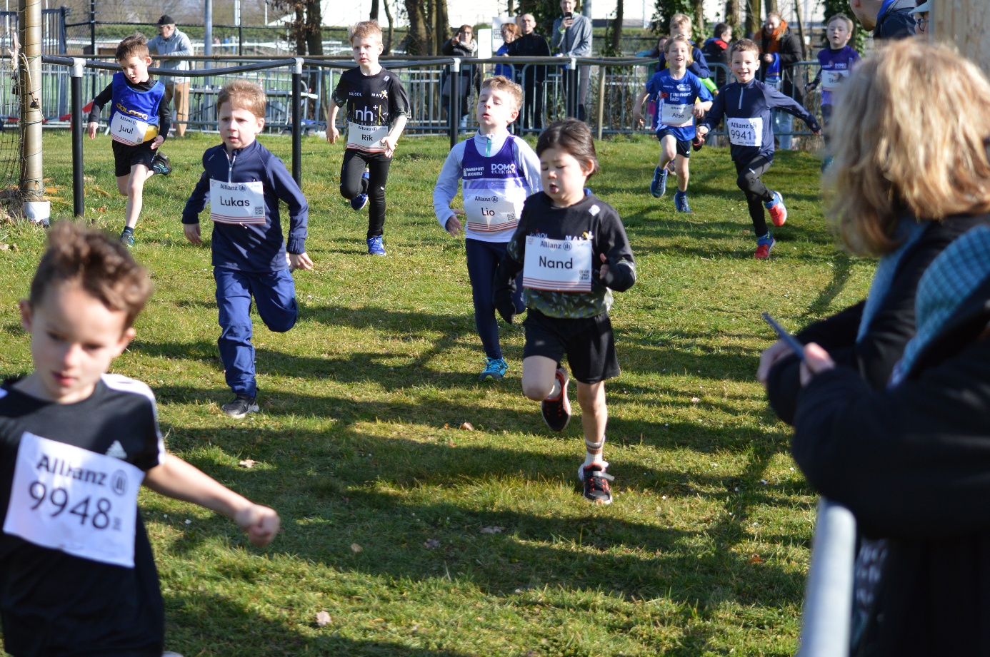 Afbeelding met buitenshuis, persoon, gras, sport

Door AI gegenereerde inhoud is mogelijk onjuist.