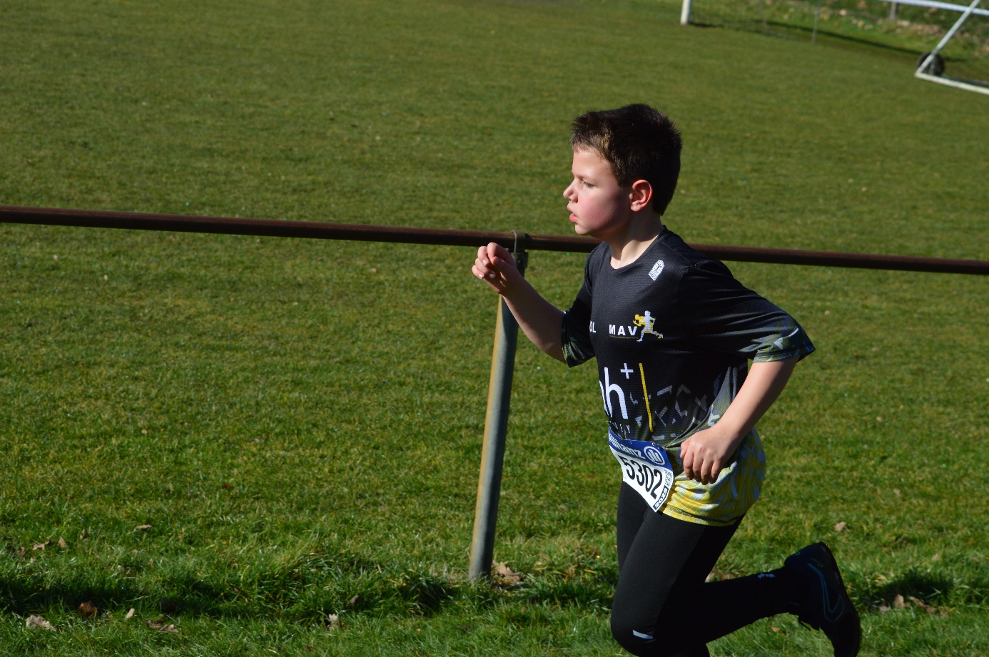 Afbeelding met gras, buitenshuis, persoon, sport

Door AI gegenereerde inhoud is mogelijk onjuist.