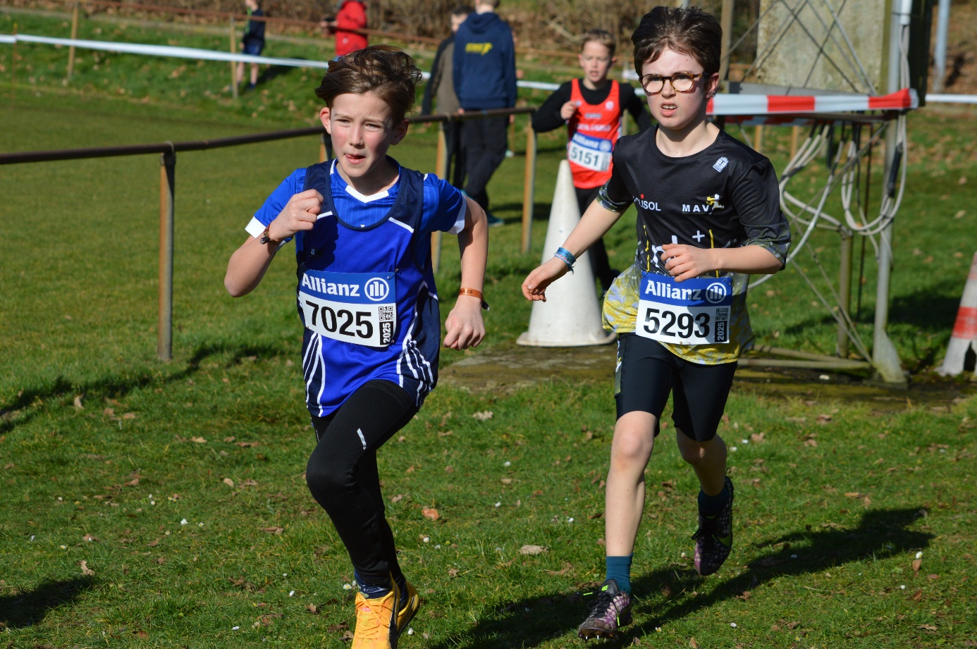 Afbeelding met gras, buitenshuis, persoon, sport

Door AI gegenereerde inhoud is mogelijk onjuist.