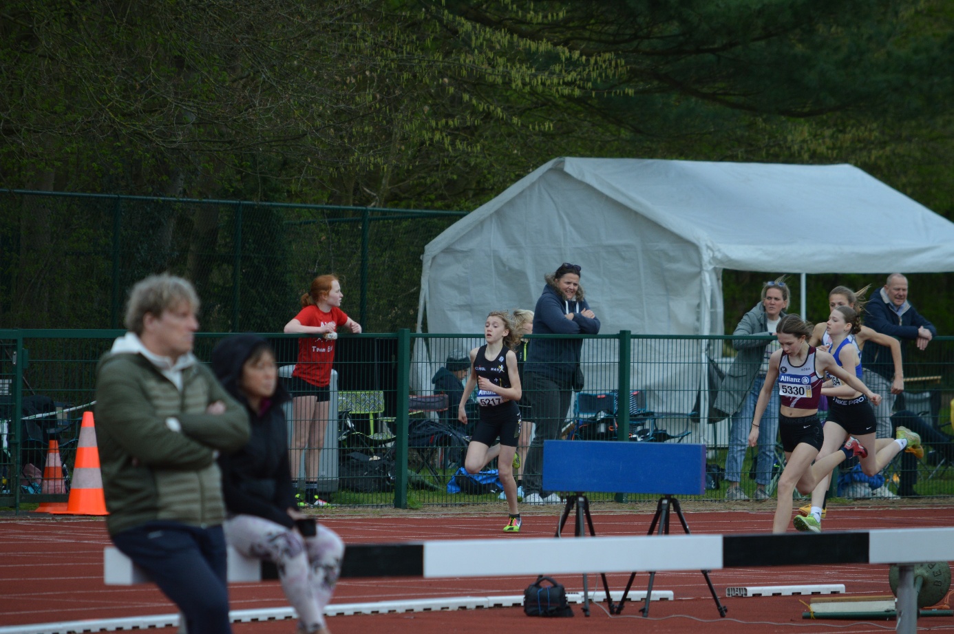 Afbeelding met persoon, atletiek, buitenshuis, sport

Door AI gegenereerde inhoud is mogelijk onjuist.