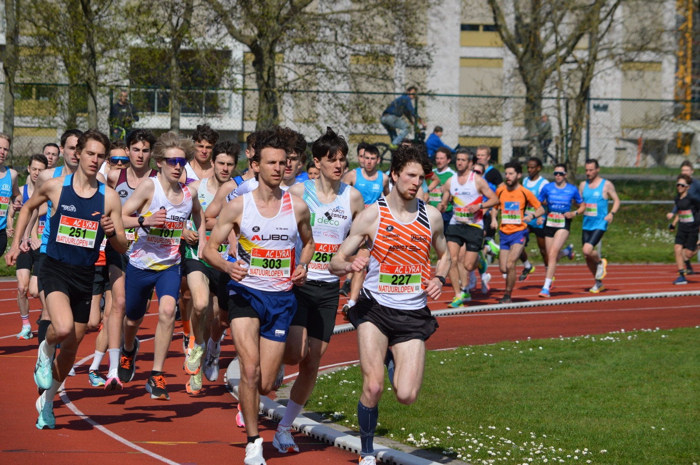 Afbeelding met sport, persoon, buitenshuis, atleet

Door AI gegenereerde inhoud is mogelijk onjuist.