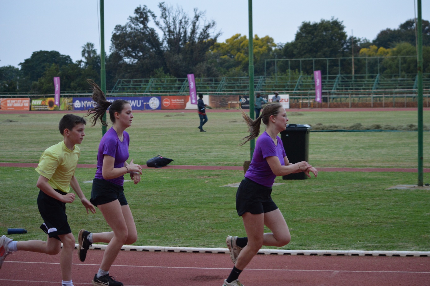 Afbeelding met buitenshuis, sport, persoon, atletiek

Door AI gegenereerde inhoud is mogelijk onjuist.