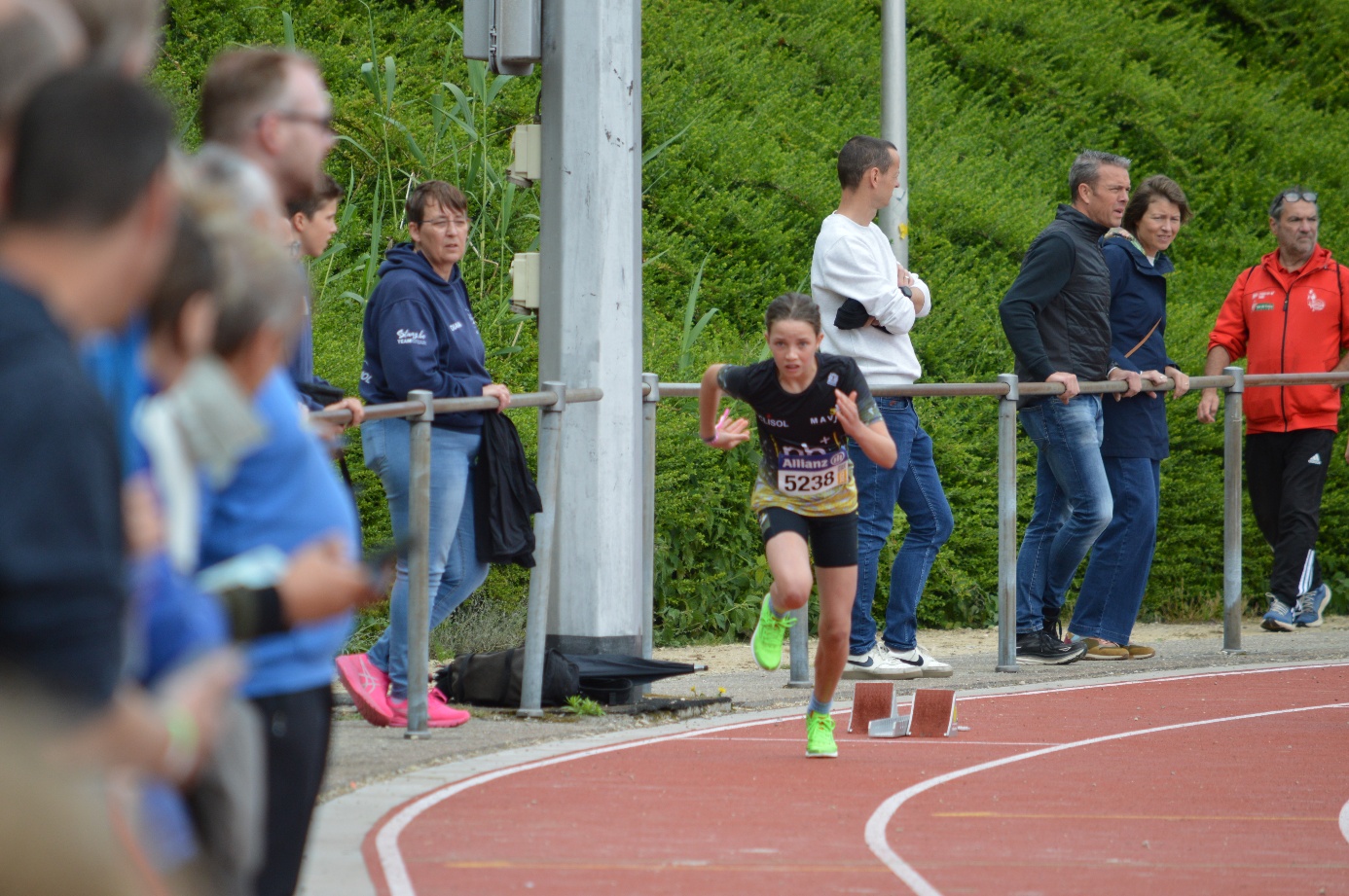 Afbeelding met atletiek, buitenshuis, persoon, sport

Door AI gegenereerde inhoud is mogelijk onjuist.