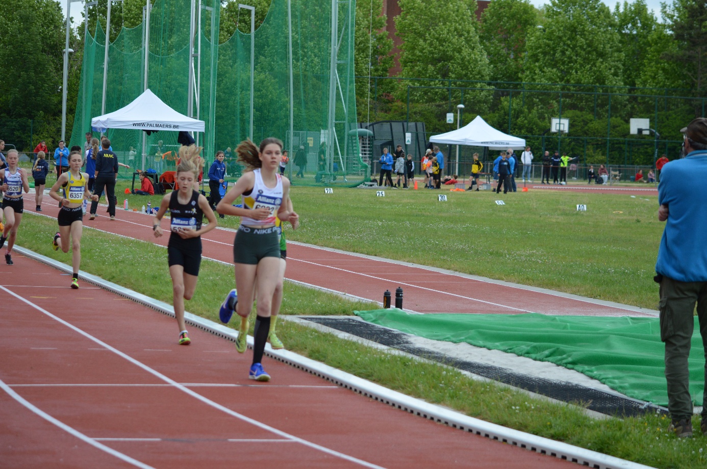 Afbeelding met atletiek, sport, buitenshuis, persoon

Door AI gegenereerde inhoud is mogelijk onjuist.