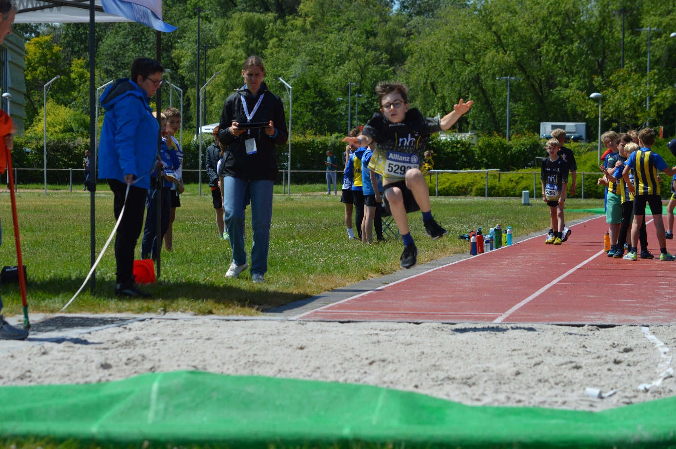 Afbeelding met atletiek, sport, buitenshuis, persoon

Door AI gegenereerde inhoud is mogelijk onjuist.