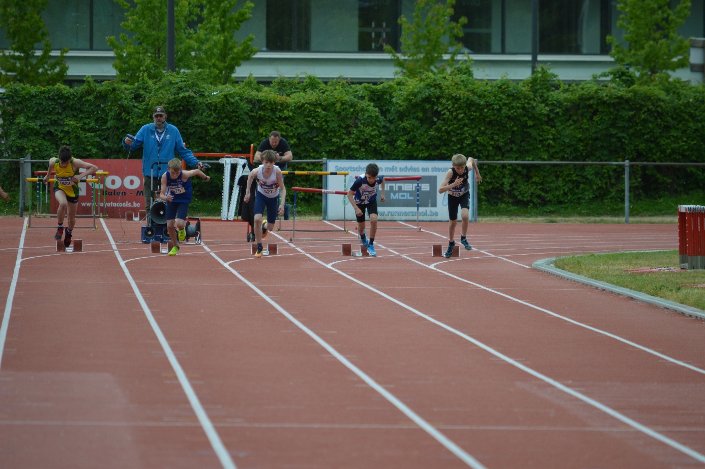 Afbeelding met atletiek, sport, buitenshuis, Sport

Door AI gegenereerde inhoud is mogelijk onjuist.