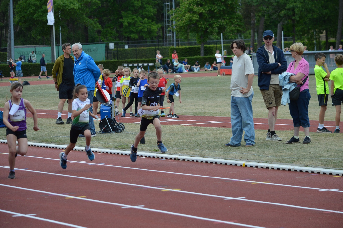 Afbeelding met atletiek, sport, persoon, buitenshuis

Door AI gegenereerde inhoud is mogelijk onjuist.