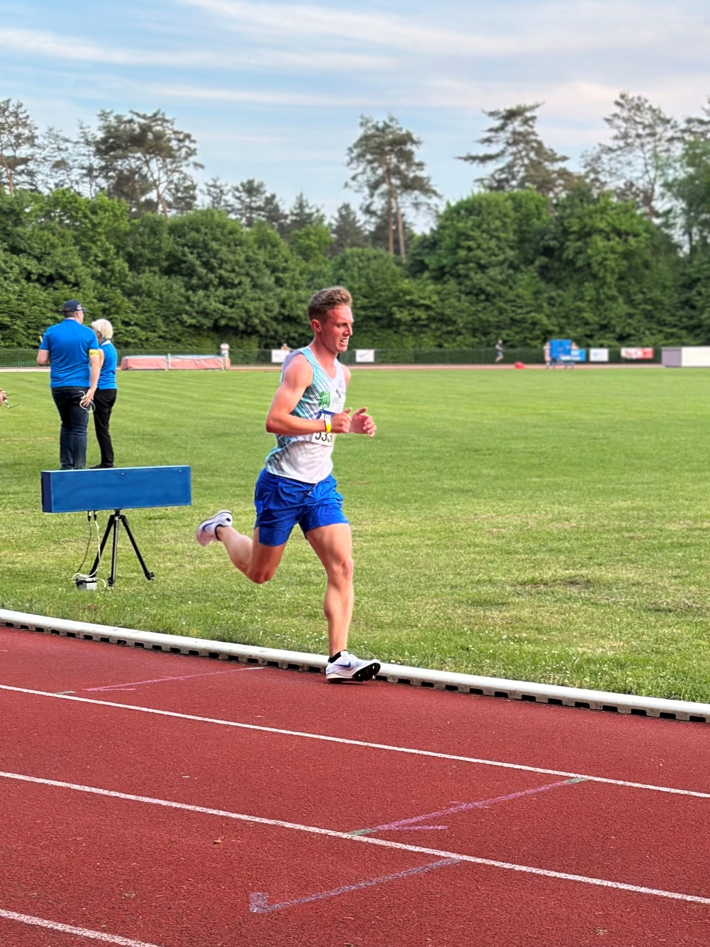 Afbeelding met buitenshuis, gras, atletiek, sport

Door AI gegenereerde inhoud is mogelijk onjuist.