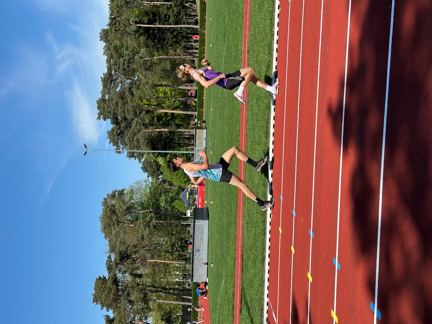 Afbeelding met buitenshuis, sport, hemel, atletiek

Door AI gegenereerde inhoud is mogelijk onjuist.