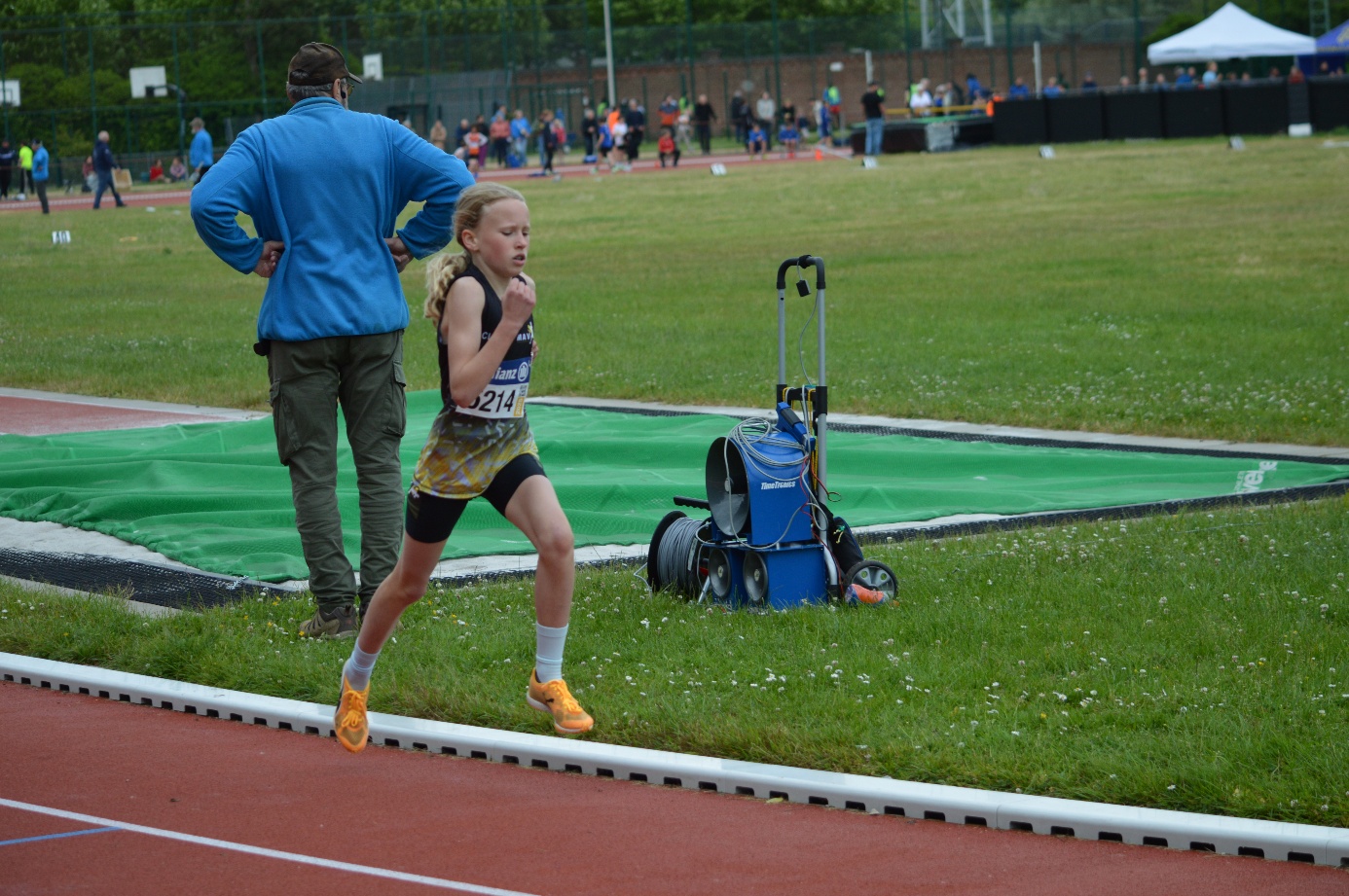 Afbeelding met gras, atletiek, buitenshuis, persoon

Door AI gegenereerde inhoud is mogelijk onjuist.