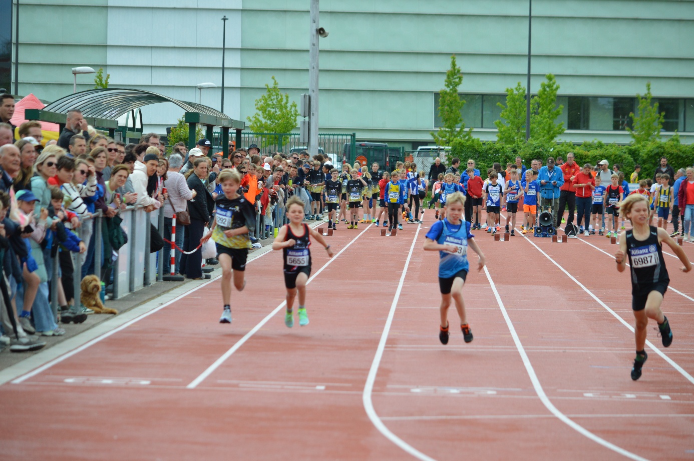 Afbeelding met persoon, atletiek, sport, schoeisel

Door AI gegenereerde inhoud is mogelijk onjuist.