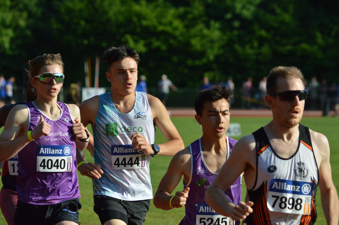 Afbeelding met persoon, buitenshuis, sport, atleet

Door AI gegenereerde inhoud is mogelijk onjuist.