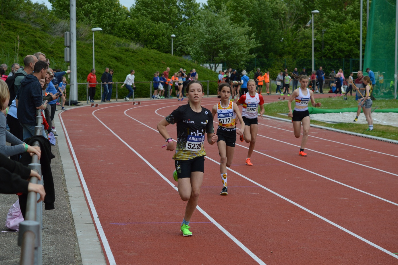 Afbeelding met sport, atletiek, buitenshuis, persoon

Door AI gegenereerde inhoud is mogelijk onjuist.