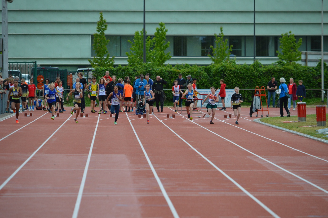 Afbeelding met sport, atletiek, persoon, buitenshuis

Door AI gegenereerde inhoud is mogelijk onjuist.
