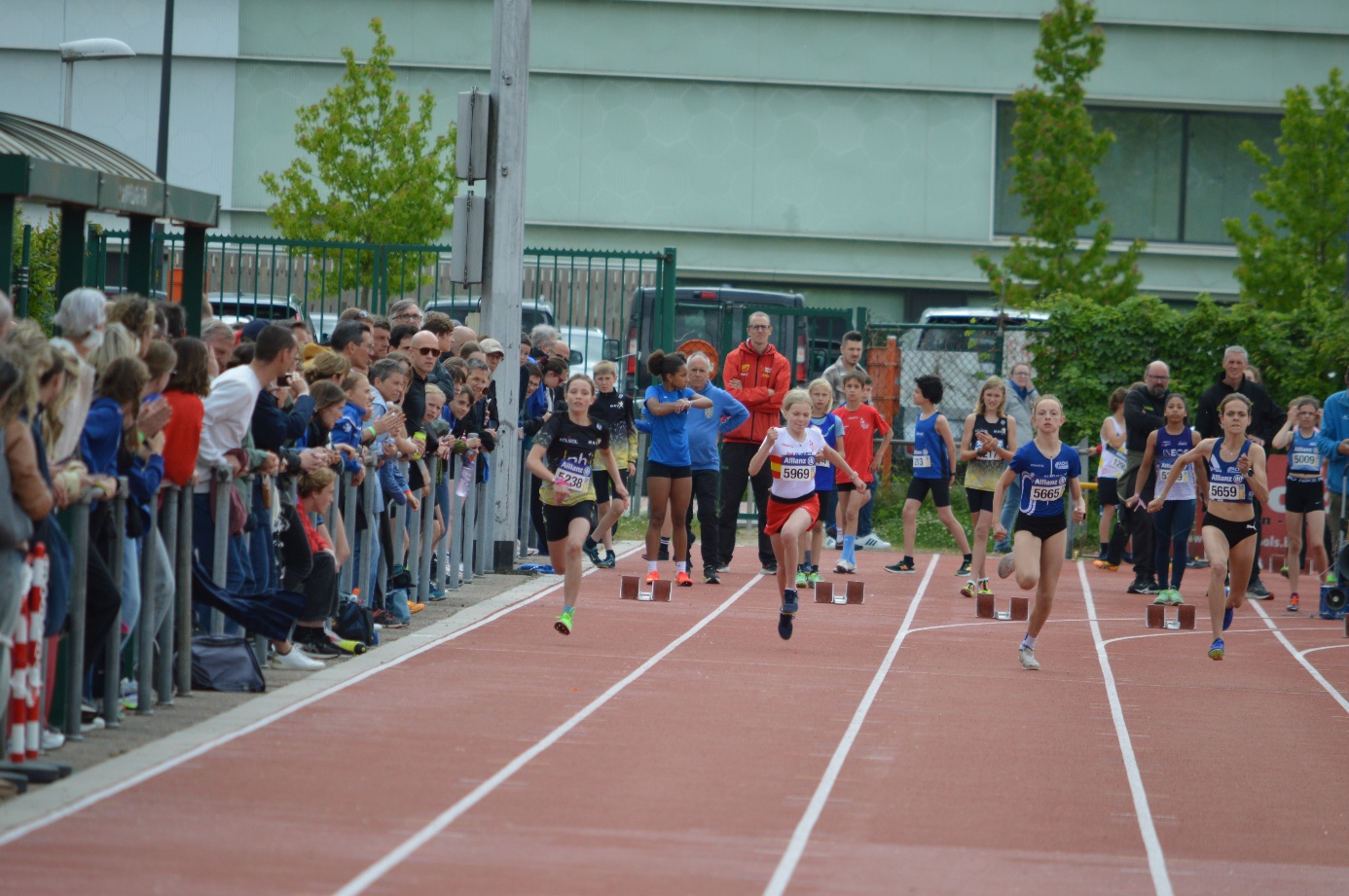 Afbeelding met sport, atletiek, persoon, buitenshuis

Door AI gegenereerde inhoud is mogelijk onjuist.
