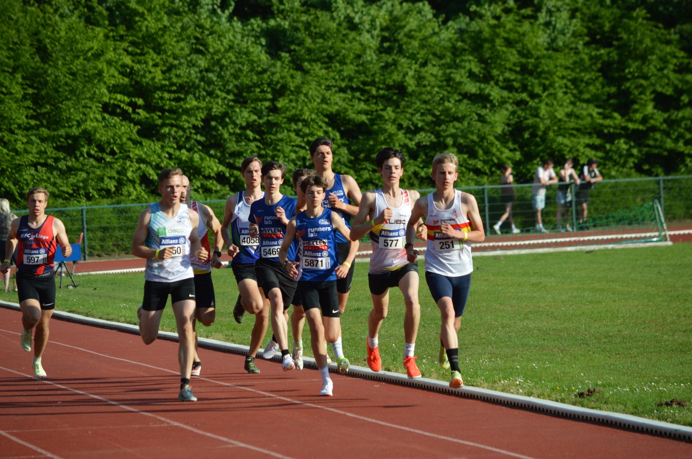 Afbeelding met sport, buitenshuis, atletiek, persoon

Door AI gegenereerde inhoud is mogelijk onjuist.