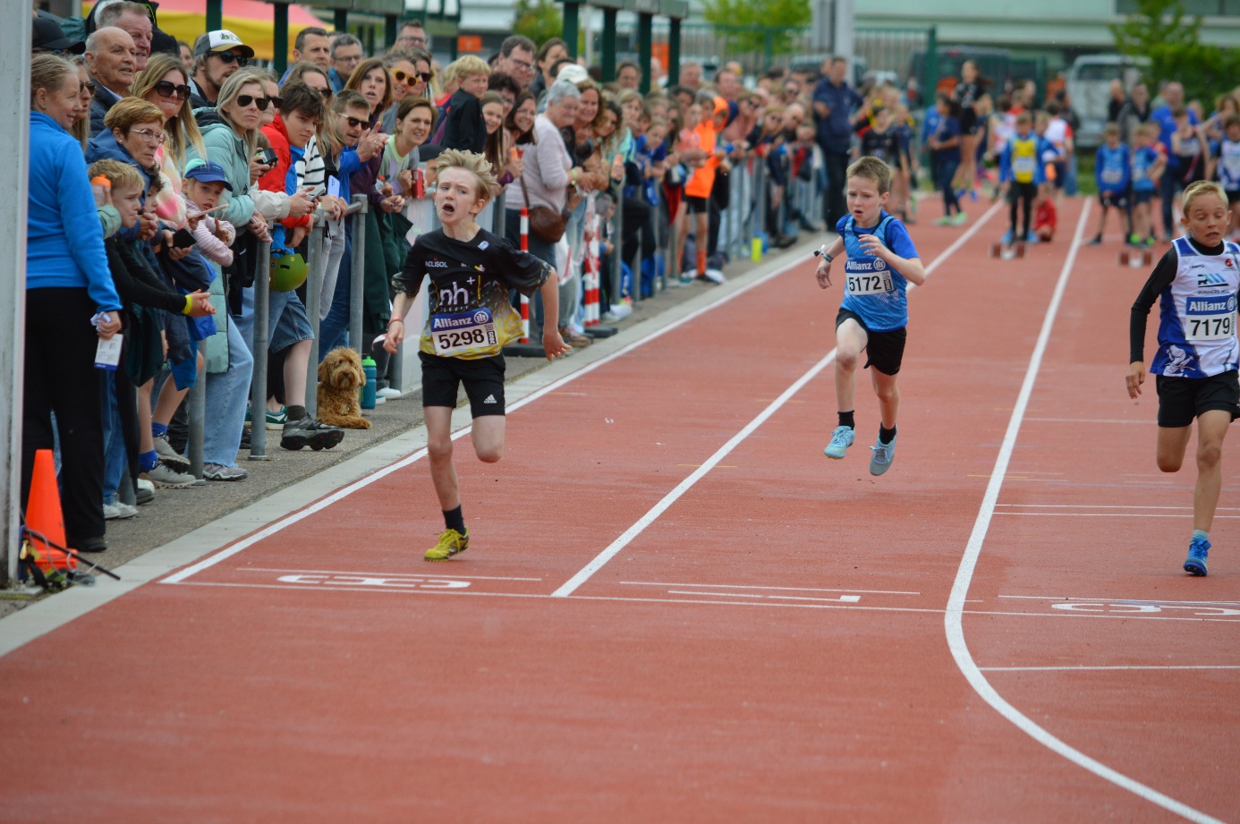 Afbeelding met sport, persoon, atletiek, schoeisel

Door AI gegenereerde inhoud is mogelijk onjuist.